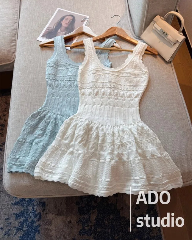 Strickkleid in Weiß mit langen Ärmeln und schmaler A-Linien-Silhouette