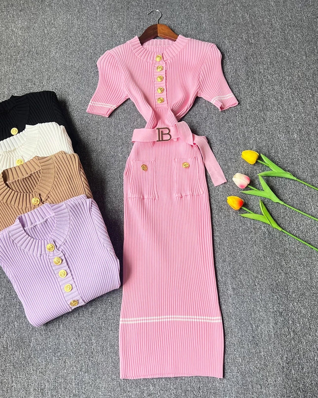 Midi Strickkleid Kurzarm Rosa mit goldener Knopfleiste, Frontansicht