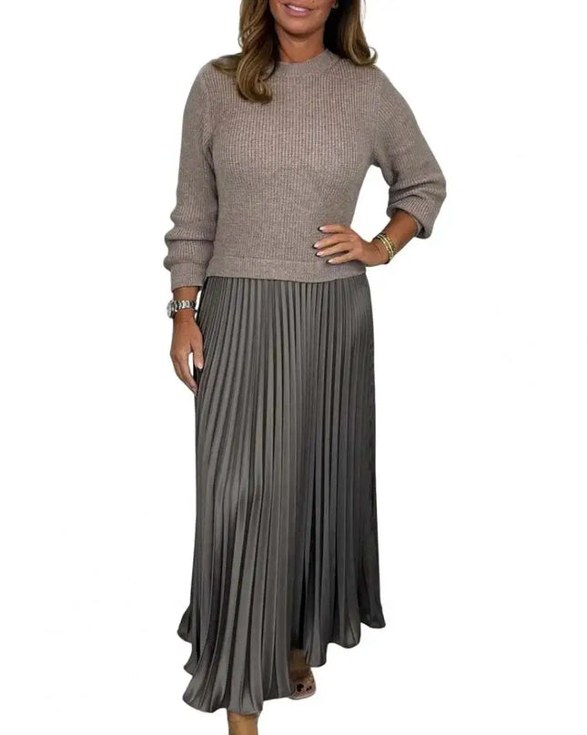 Langes Strickkleid Plissee Taupe mit Rundhalsausschnitt
