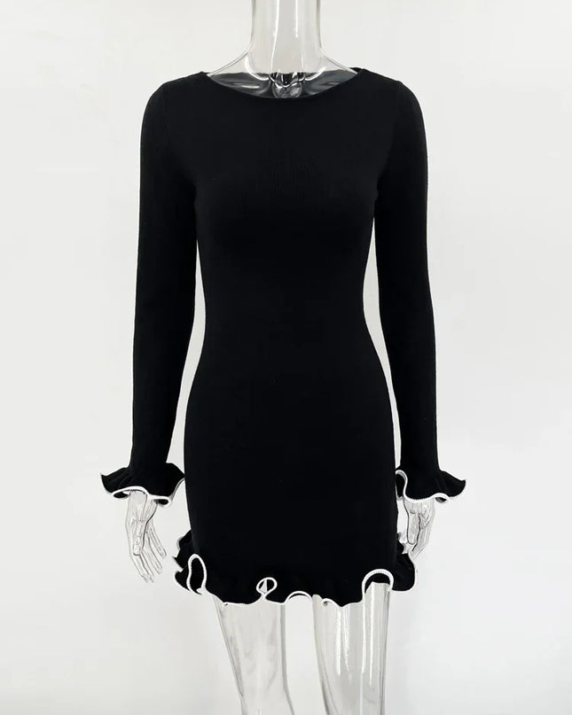 Schwarzes Strickkleid schulterfrei - Modell stehend, Ganzkörper