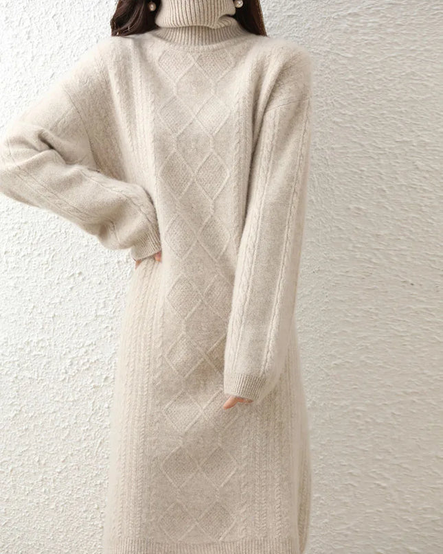Rollkragen Strickkleid Oversize Creme Vorderansicht