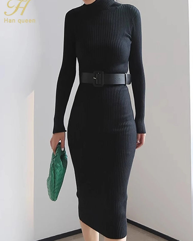 Nahaufnahme des weißen Gürtels am Rollkragenkleid