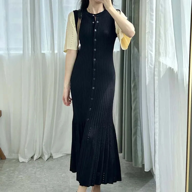 Langes Strickkleid mit Knopfleiste Schwarz, Vorderansicht