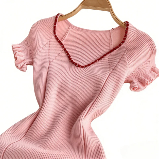 Rosa Strickkleid mit Volantärmeln, Frontansicht