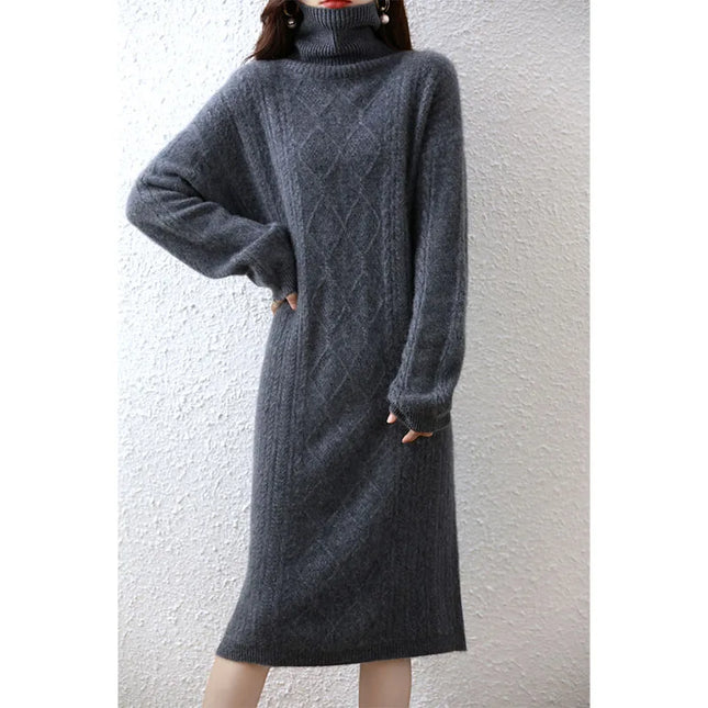 Strickkleid Damen im Ganzkörperlook getragen