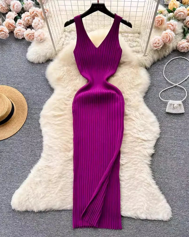Lilanes ärmelloses Strickkleid mit V-Ausschnitt - Modell von vorne