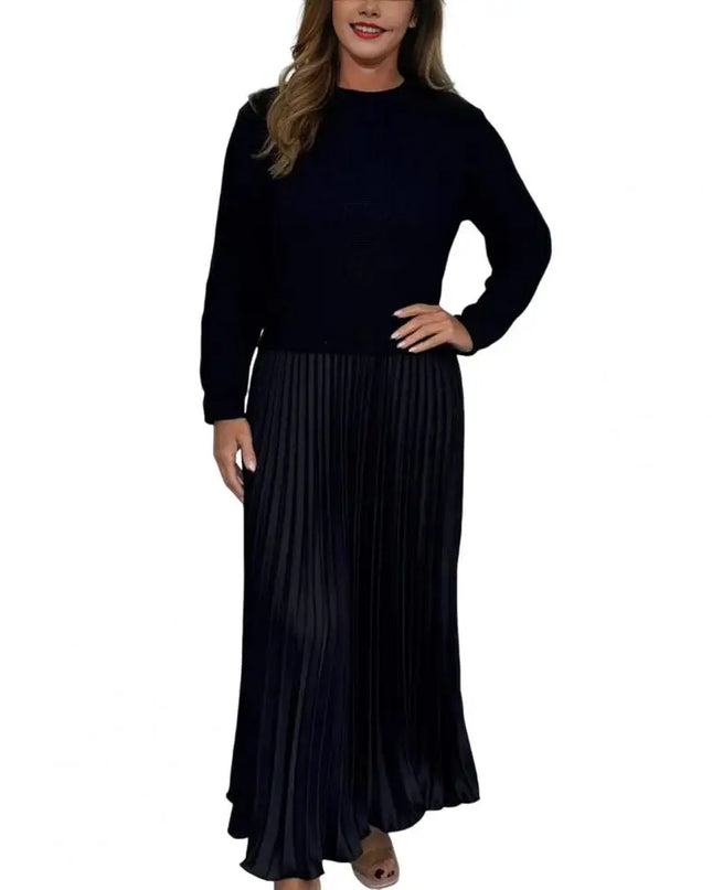 Langes Strickkleid Plissee Schwarz von vorne, mit Rundhals und plissiertem Rock