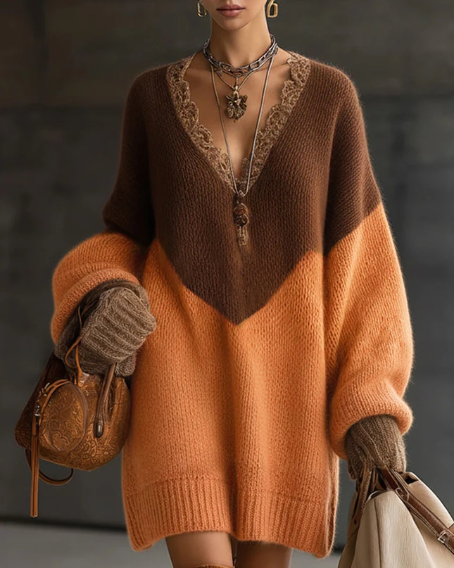 Oversize Strickkleid mit V-Ausschnitt in Braun-Orange, frontale Ansicht