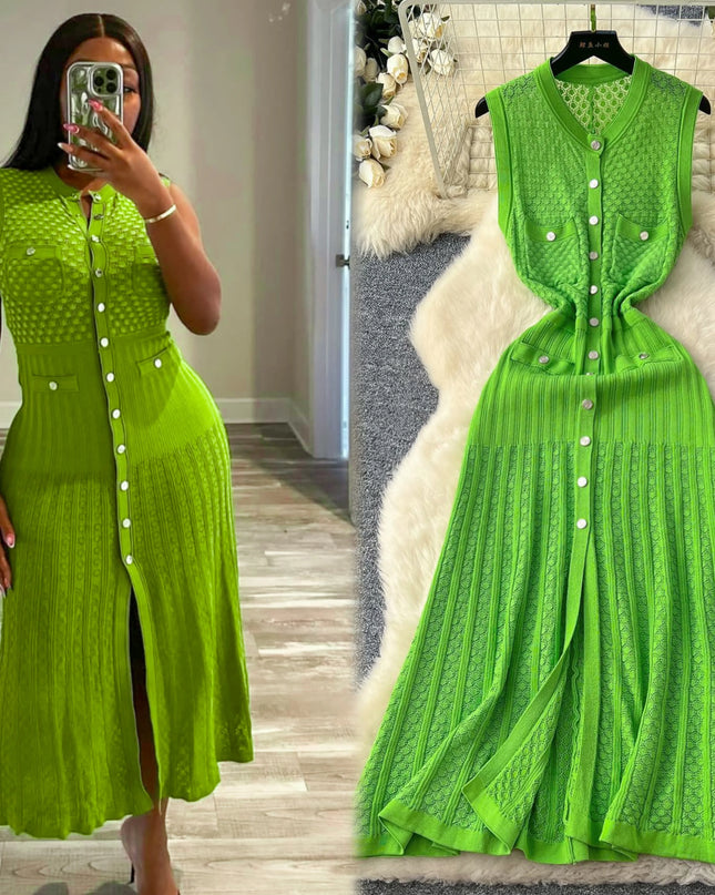 Grünes Strickkleid mit Knopfleiste