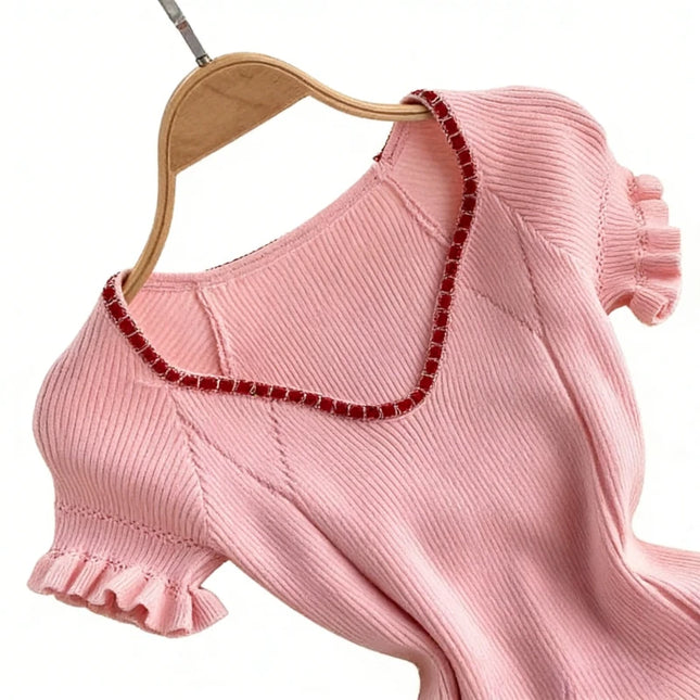 Rosa Strickkleid mit Volantärmeln, Seitenansicht