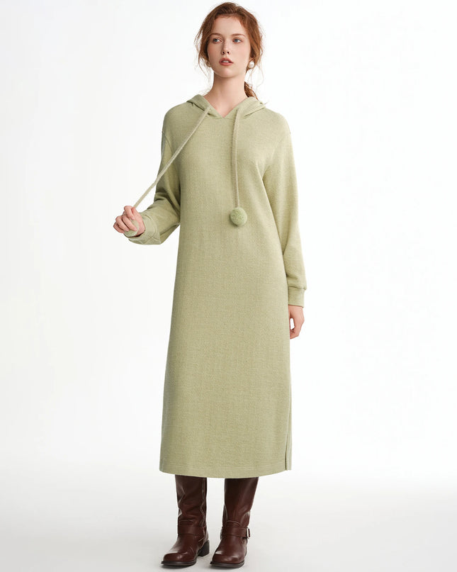 Strickkleid mit Kapuze von der Seite