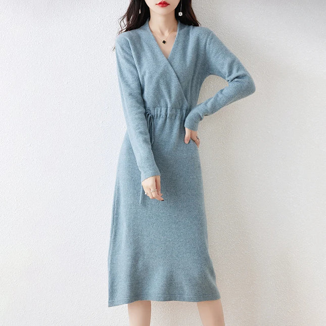 Weinrotes Strickkleid, Detailansicht Bindeband in der Taille