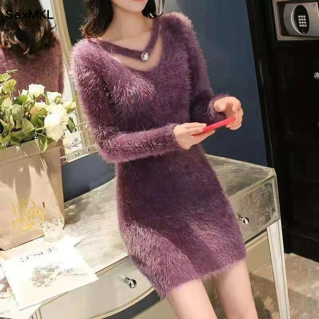 Hellgraues Strickkleid Rückenansicht mit Flauschstrick